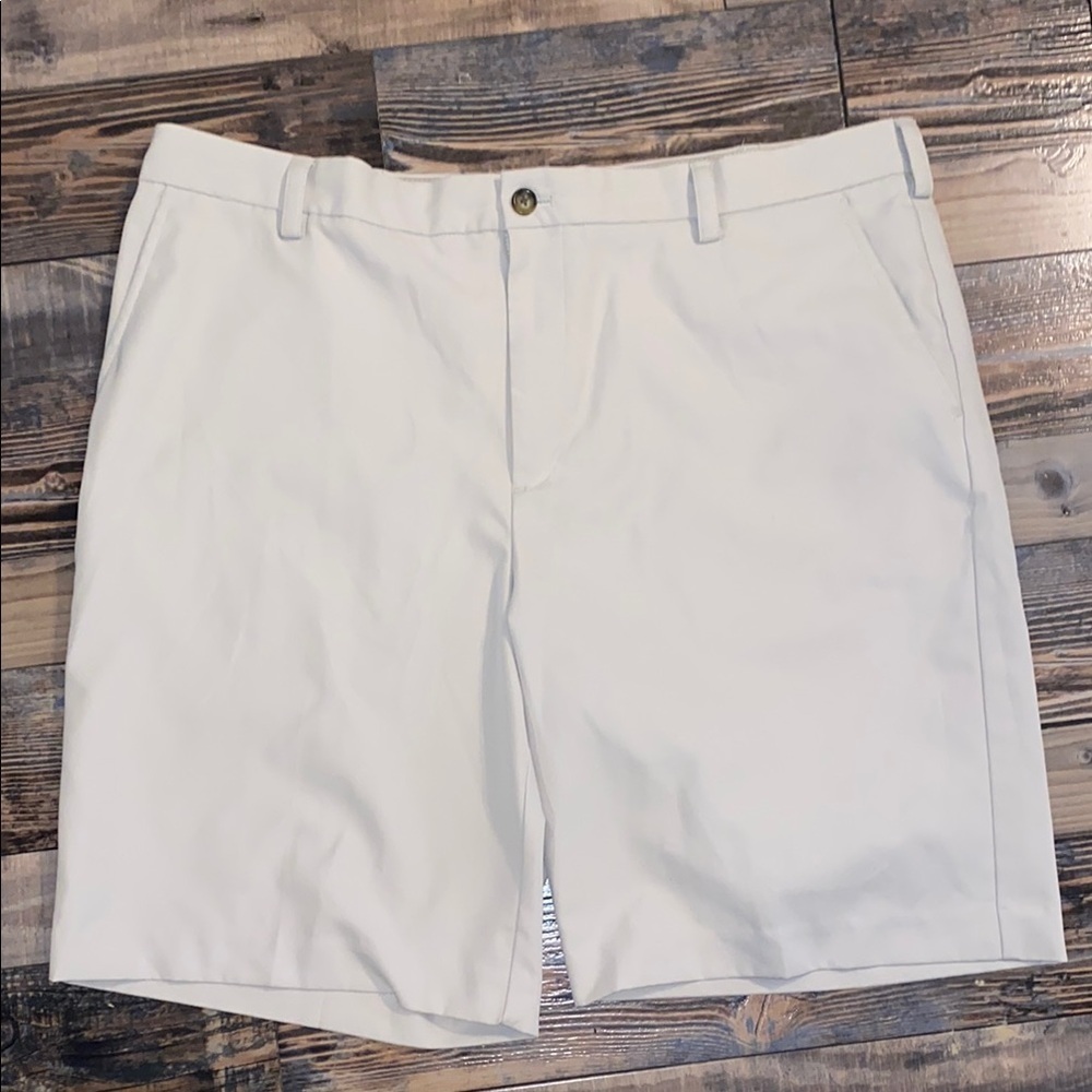 IZOD Golf shorts size 40